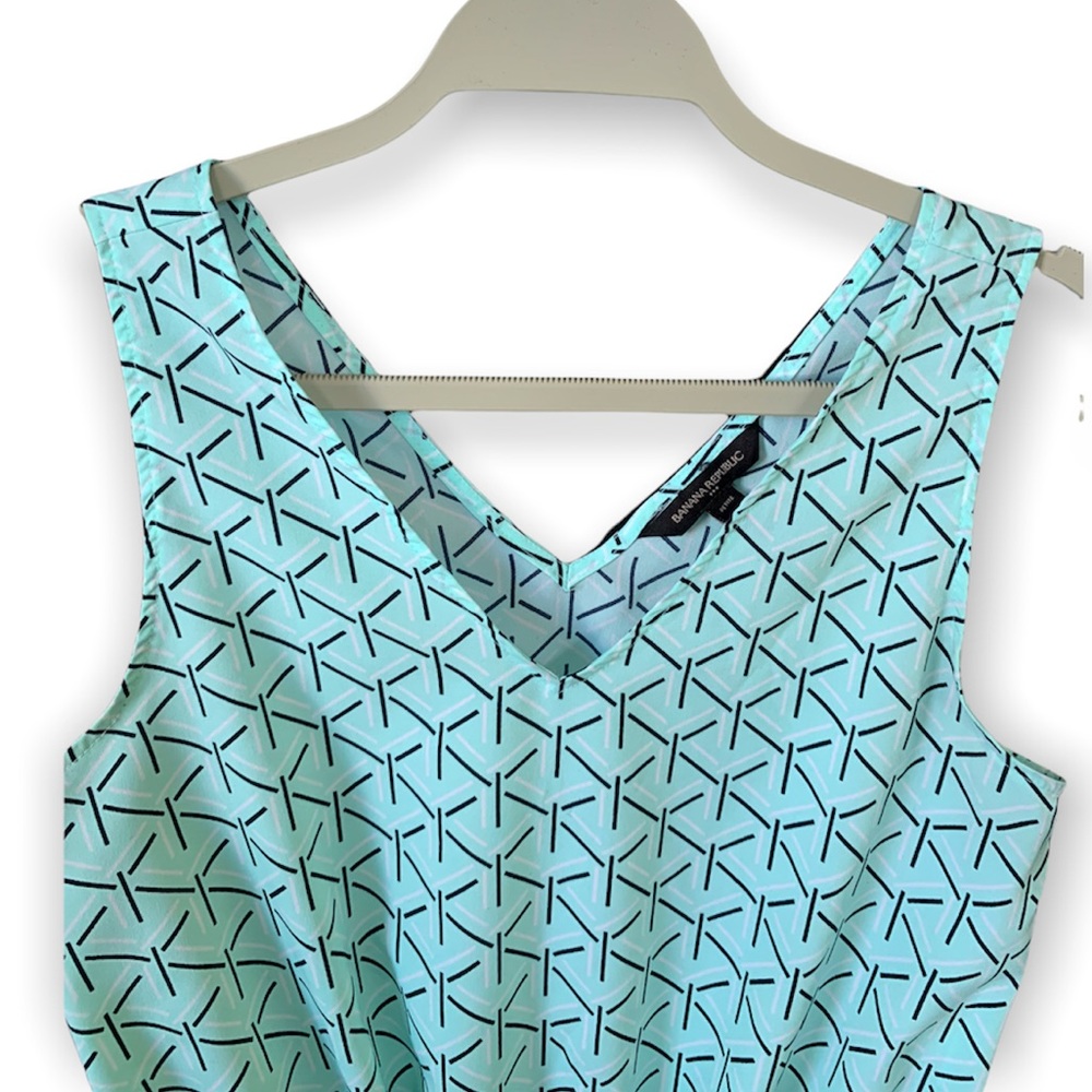 Banana Republic Simple Wavey Sleeveless Top - Picture 3 of 7